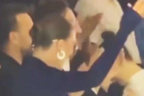 Serenay Sarıkaya Günler Sonra İlk Kez Görüldü: Defilede Göz Kamaştırdı